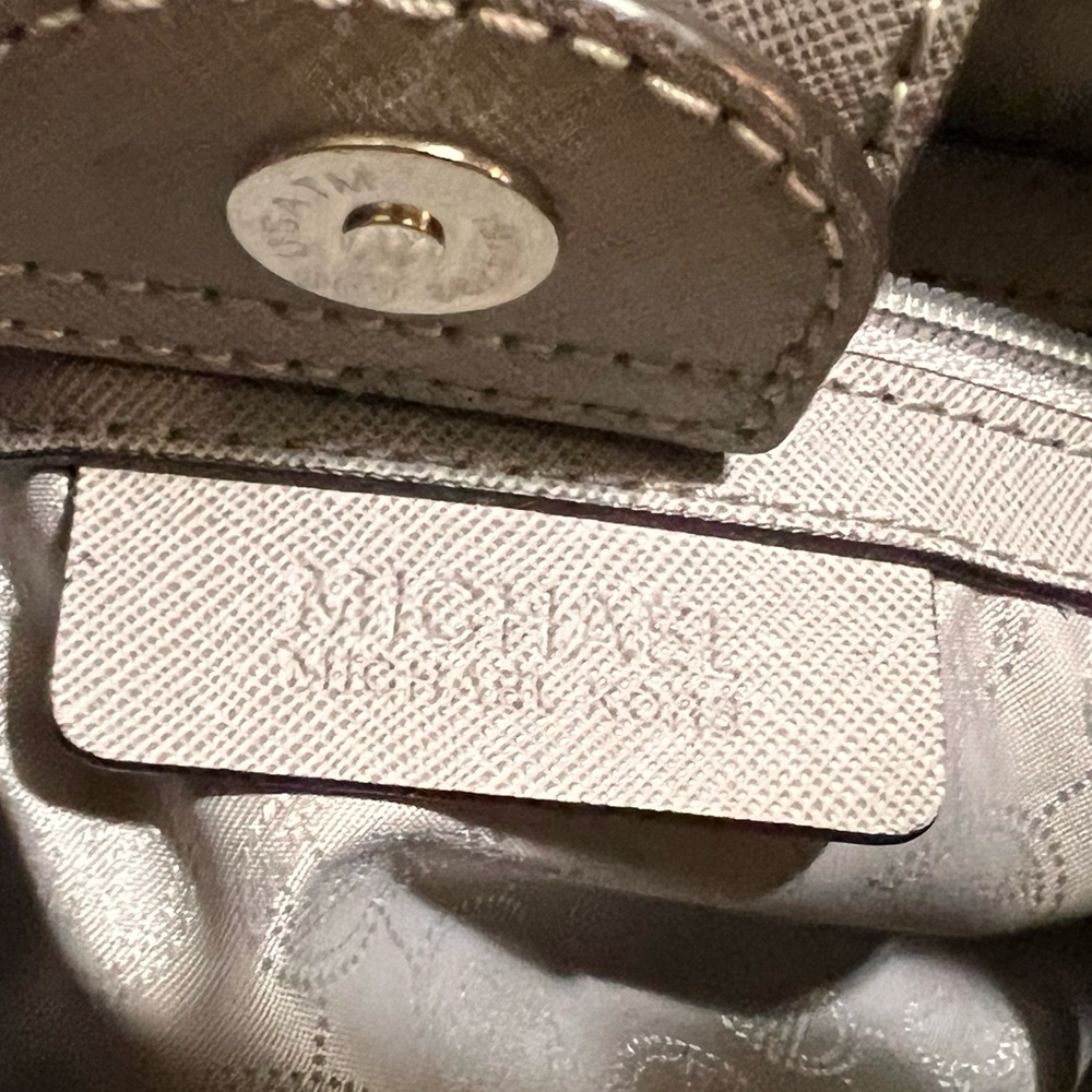Michael Kors Hamilton Micro Stud Center Stripe Pearl Grey Leather Handbag - Picture 7 of 15